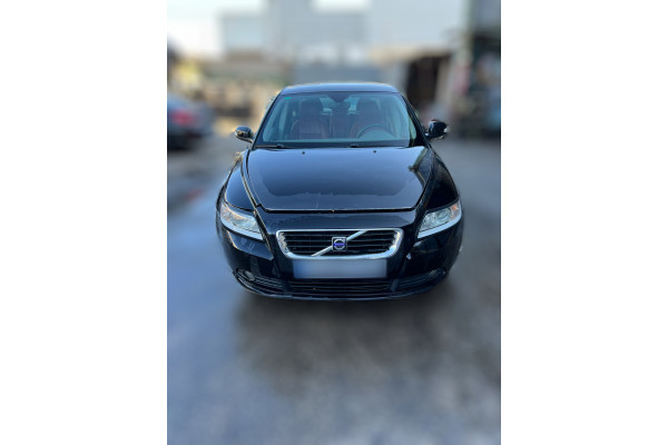 01208  VOLVO S40 BERLINA  1.6 Momentum