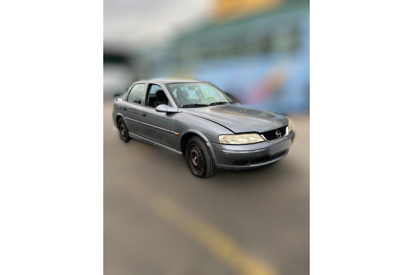 01345  OPEL VECTRA B BERLINA  Básico