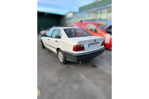 01364  BMW SERIE 3 BERLINA (E36)  316i