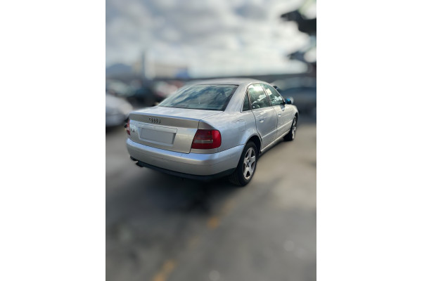 01377  AUDI A4 BERLINA  (B5)  2.4