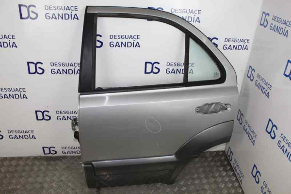 PUERTA TRASERA IZQUIERDA| KIA- 2.5 CRDI 140CV 2497CC|TOCADA - 2003