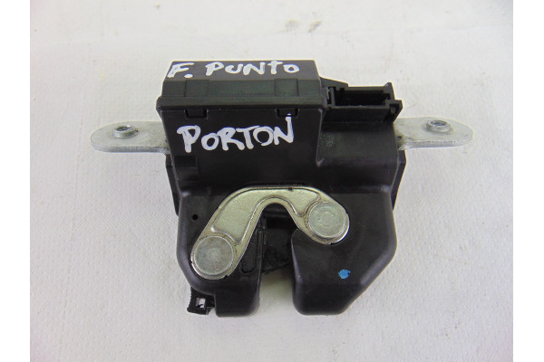 CERRADURA MALETERO / PORTON| FIAT- 1.4 16V 95CV 1368CC|55701971 4 PIN - 2011