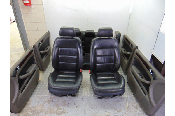 JUEGO ASIENTOS COMPLETO| AUDI- 2.5 TDI 180CV 2496CC|PIEL ASIENTOS DELANTEROS SEMIELECTRICOS Y TRASEROS ABATIBLES INCLUYE CARTONE