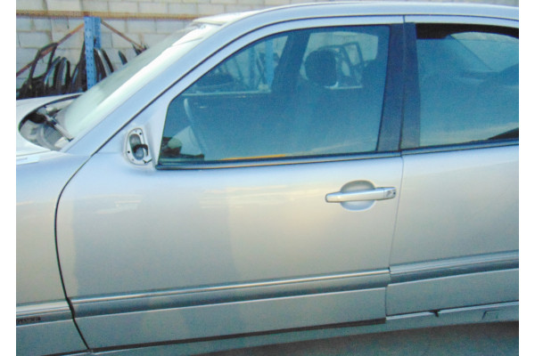 PUERTA DELANTERA IZQUIERDA  MERCEDES-BENZ CLASE E  E 200 KOMPRESSOR (210.048) 163CV 1998CC 2002 PLATA