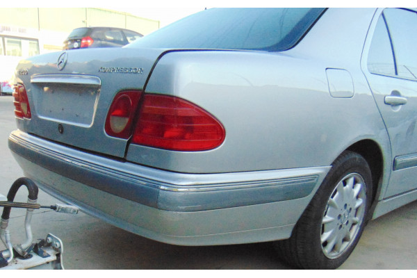 PARAGOLPES TRASERO| MERCEDES-BENZ- E 200 KOMPRESSOR (210.048) 163CV 1998CC|PLATA ***MATERIAL MONTADO EN COCHE CONSULTE DISPONIBI