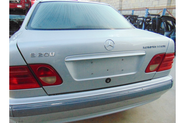 TAPA MALETERO  MERCEDES-BENZ CLASE E  E 200 KOMPRESSOR (210.048) 163CV 1998CC 2002 PLATA