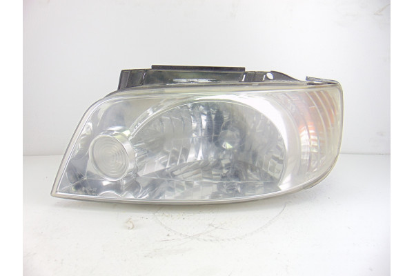 FARO IZQUIERDO  HYUNDAI MATRIX  1.6 103CV 1599CC 2002