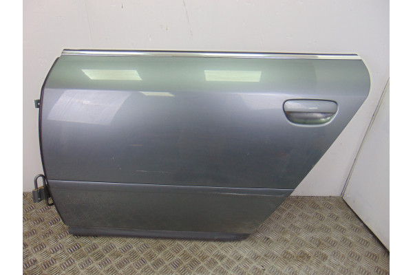 PUERTA TRASERA IZQUIERDA  AUDI A6  2.8 QUATTRO 193CV 2771CC 2000 GRIS CENIZA