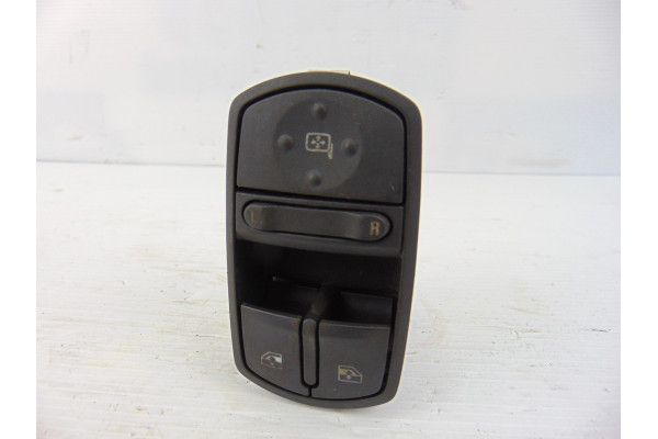 MANDO ELEVALUNAS DELANTERO IZQUIERDO  OPEL CORSA D   2010 13258521